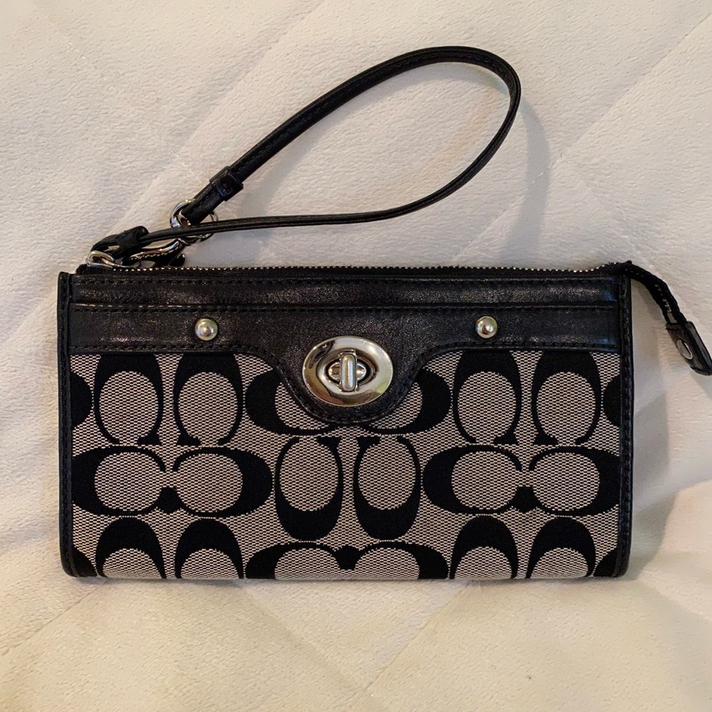 COACH Wristlet Wallet Clutch in Black Signature Canvas
